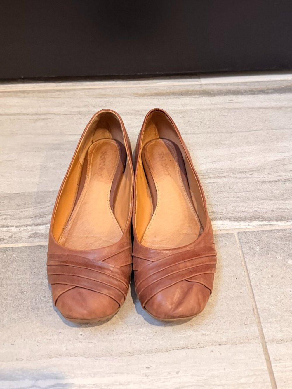 Brown leather ballet flats - size 8